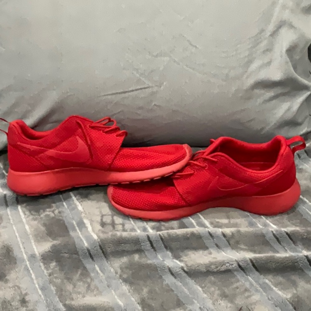 Nike Roshe RED